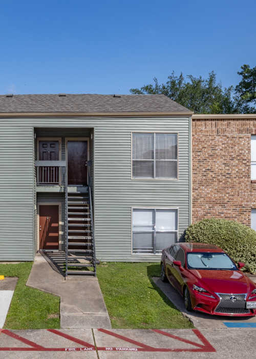 View photo gallery at University Green Apartments in Houston, Texas