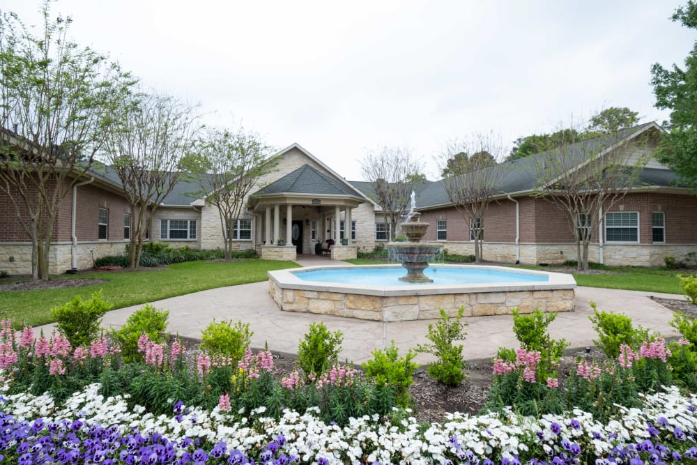 Outdoor seating at The Heritage of CyFair in Houston, Texas