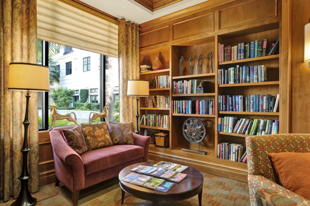 Cheerful reading nook with lamp and books at The Bellettini in Bellevue, Washington