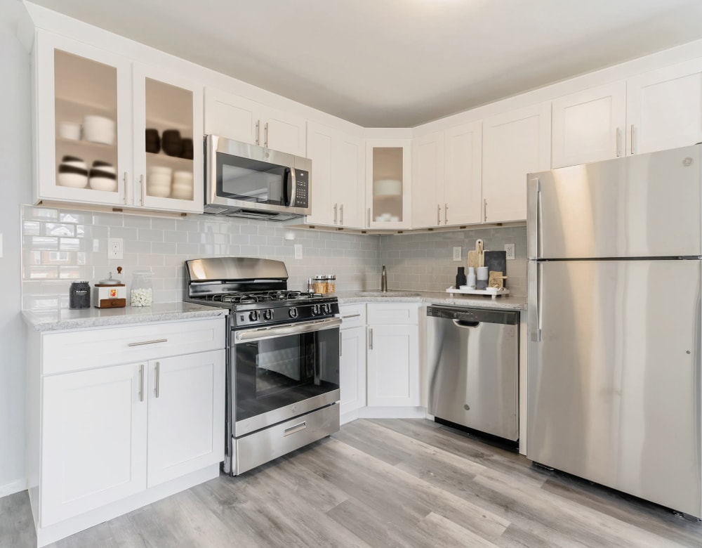 Modern kitchen at Bunt Commons I in Lindenhurst, New York