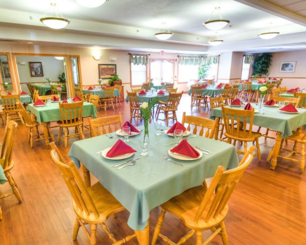 Intimate resident dining room at Addington Place of Burlington in Burlington, Iowa.