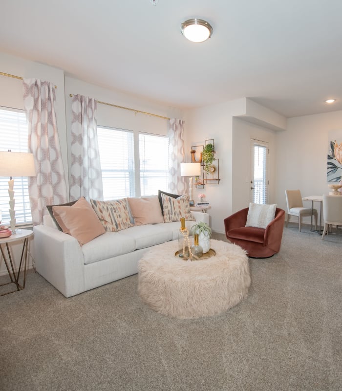 Carpeted living room at Artisan Crossing in Norman, Oklahoma