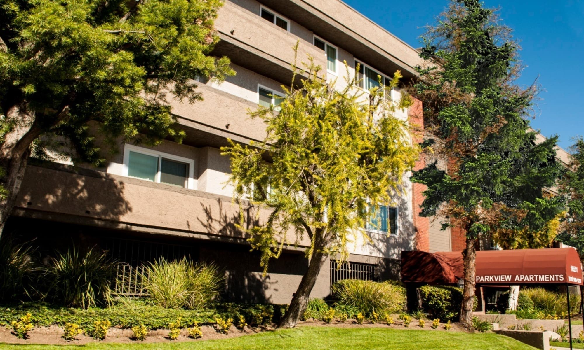 Apartments in Lake Balboa, CA