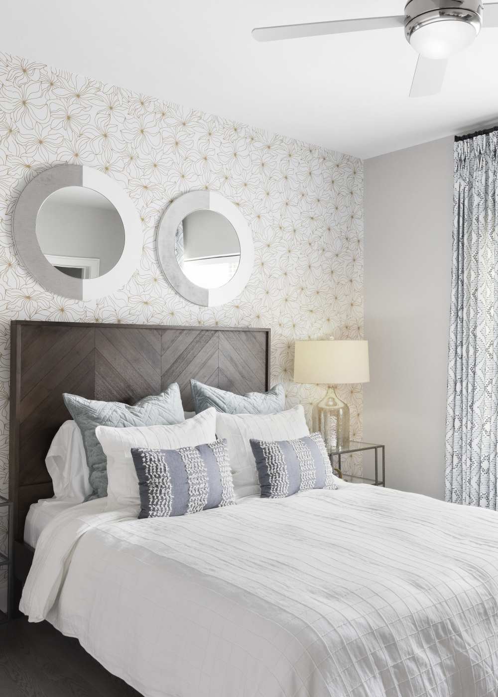 Bedroom at Vale Overland Park Apartments, Overland Park, Kansas