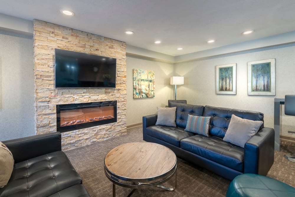 Resident lounge at Ruxton Tower in Towson, Maryland