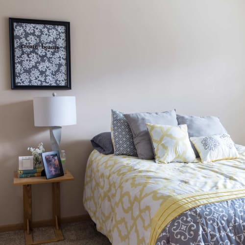 A spacious bedroom at Riverwood in Pleasant Hill, Iowa