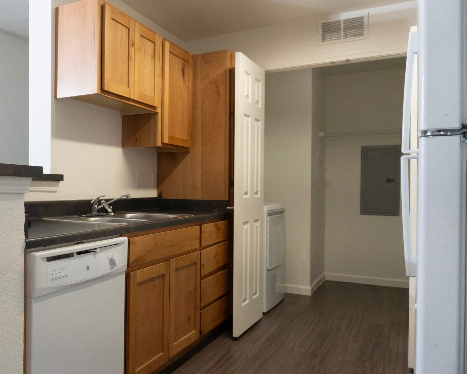 Spacious kitchen with wood-style flooring at Hardin Terrace in Jefferson, Georgia