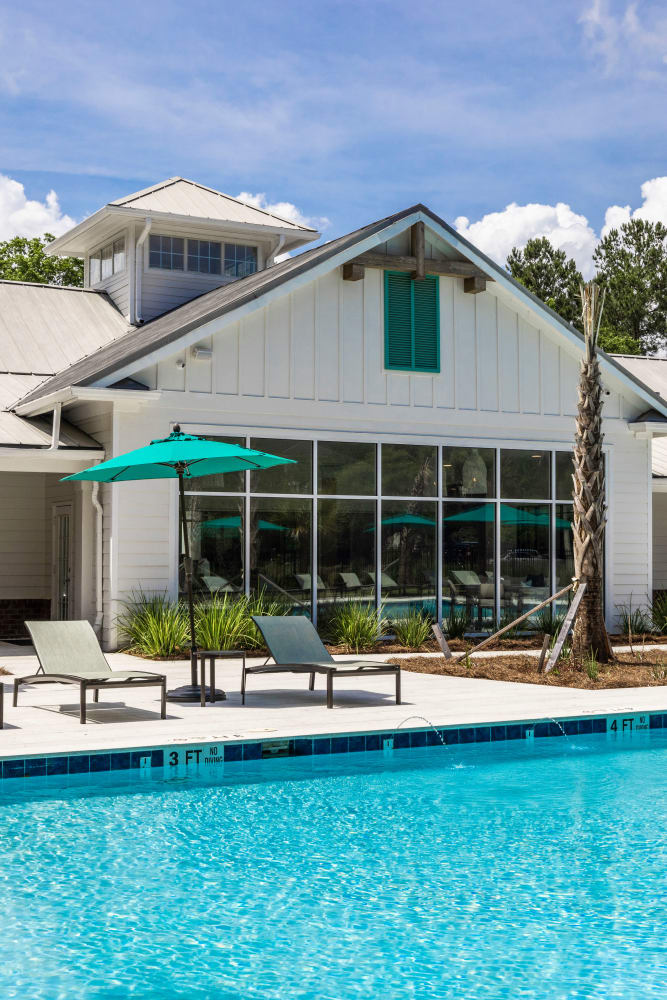 Luxurious swimming pool at Canvas at Savannah in Savannah, Georgia