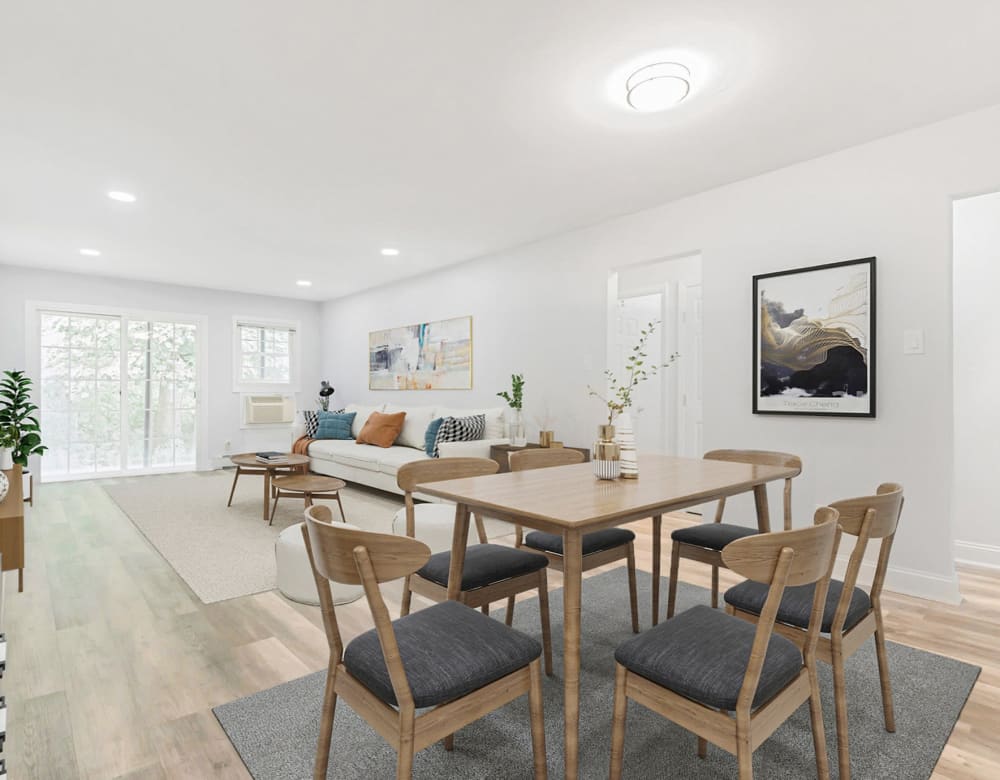 Dining room area at Eagle Rock Apartments at Woodbury in Woodbury, New York