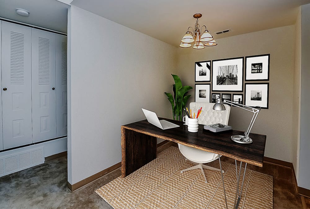 Home office space at Cranbury Crossing Apartment Homes in East Brunswick, New Jersey
