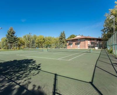 Idylwood Resort Apartments tennis courts in Cheektowaga