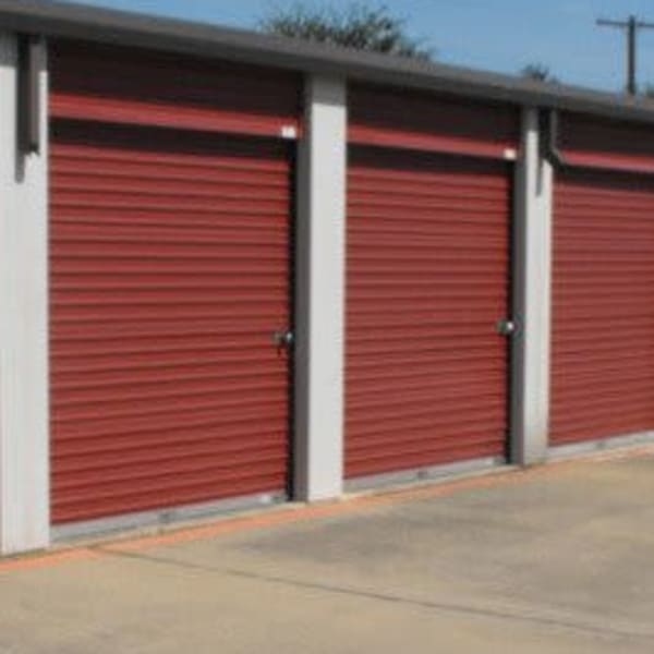 Climate-controlled outdoor units at StorQuest Self Storage in Dallas, Texas