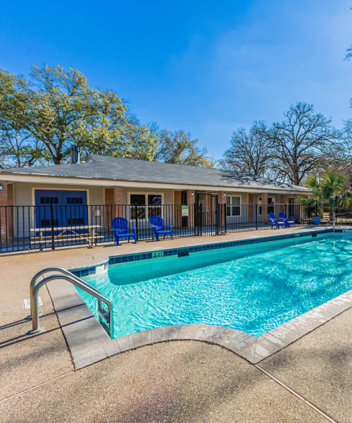 The swimming pool at Retreat at 2818 in Bryan, Texas