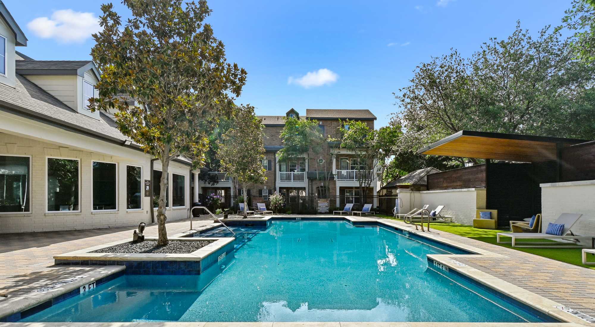 Pool at Perry Row