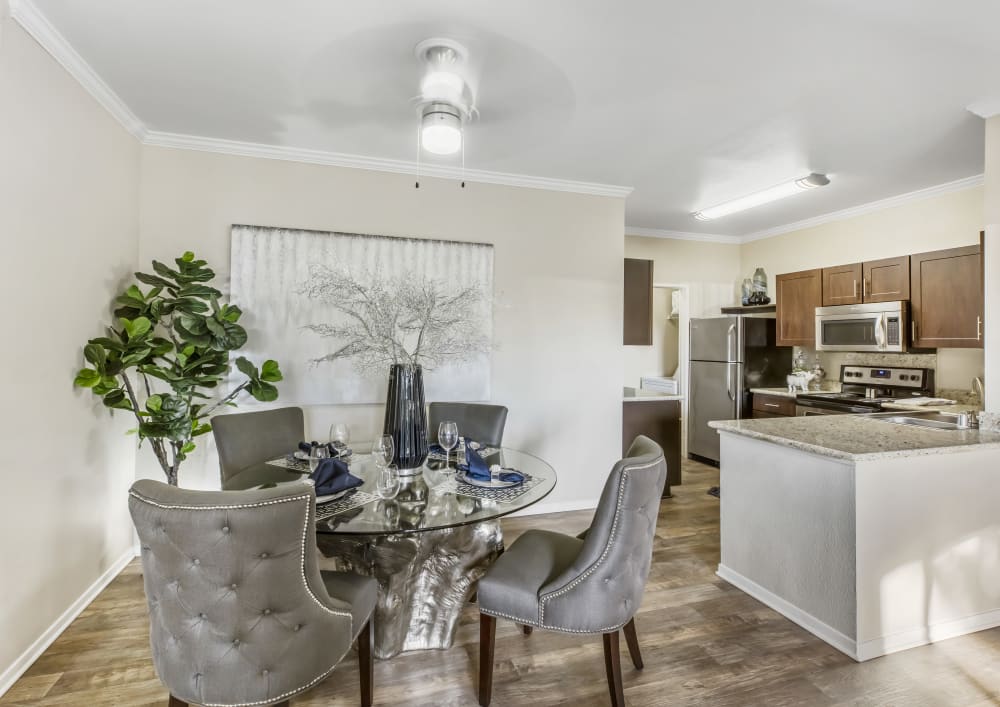 Dining area at Meridian at Stanford Ranch in Rocklin, California