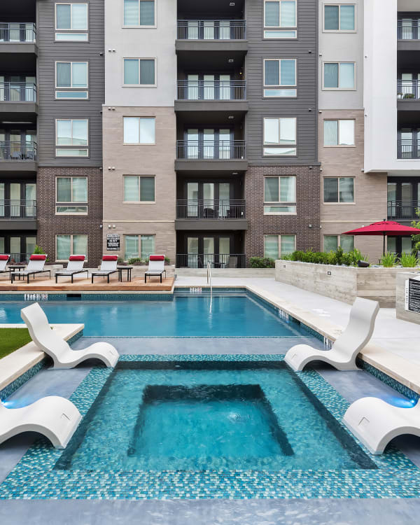 Relaxing pool at Berkshire Auburn in Dallas. Texas