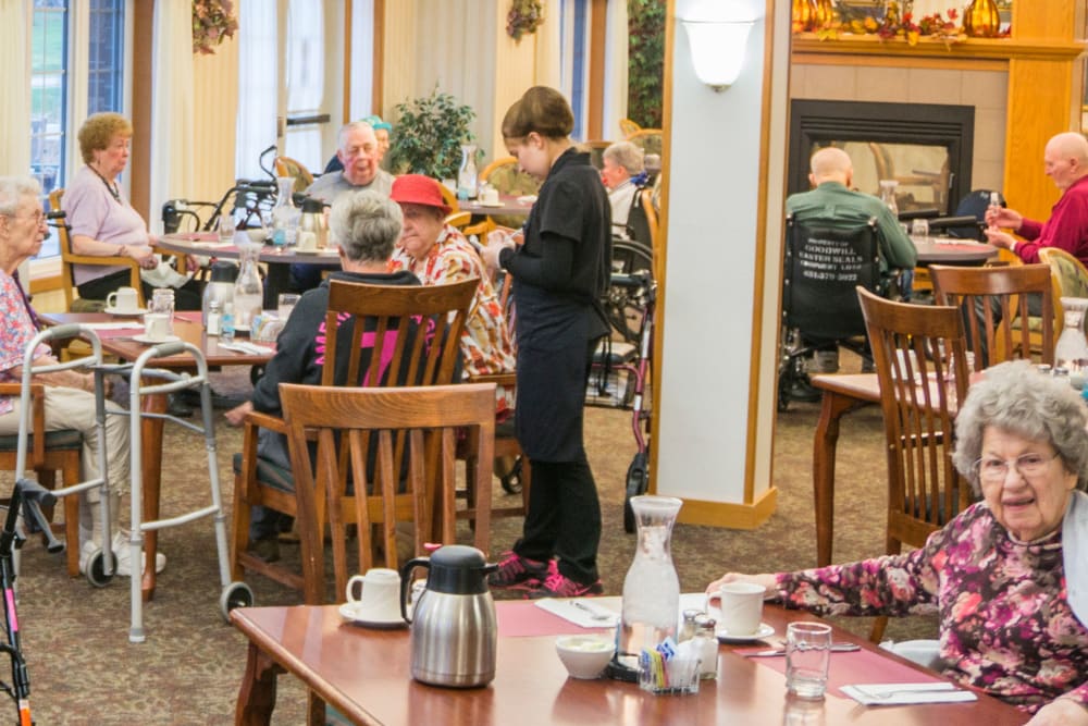 Residents gathering for a meal at Meadow Lakes Senior Living in Rochester, Minnesota.