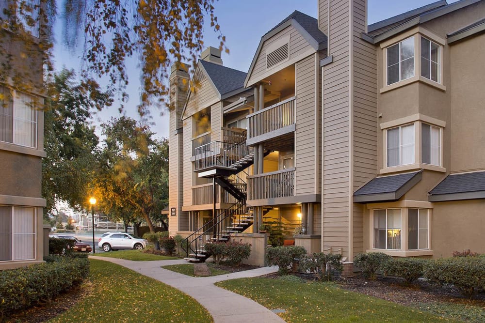 Beautiful walking paths at Mill Springs Park Apartment Homes in Livermore, California