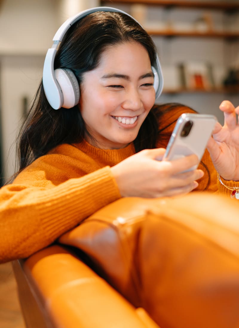Resident listening to music at Marquis at TPC in San Antonio, Texas