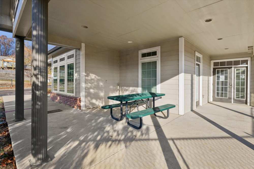 Charming outdoor seating area at Covington Woods Apartments in Lansing, Kansas.