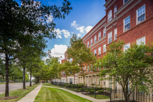 Exterior view of Easton Commons Apartments & Townhomes in Columbus, Ohio