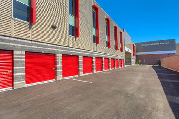 Wide driveways at Paramount self storage