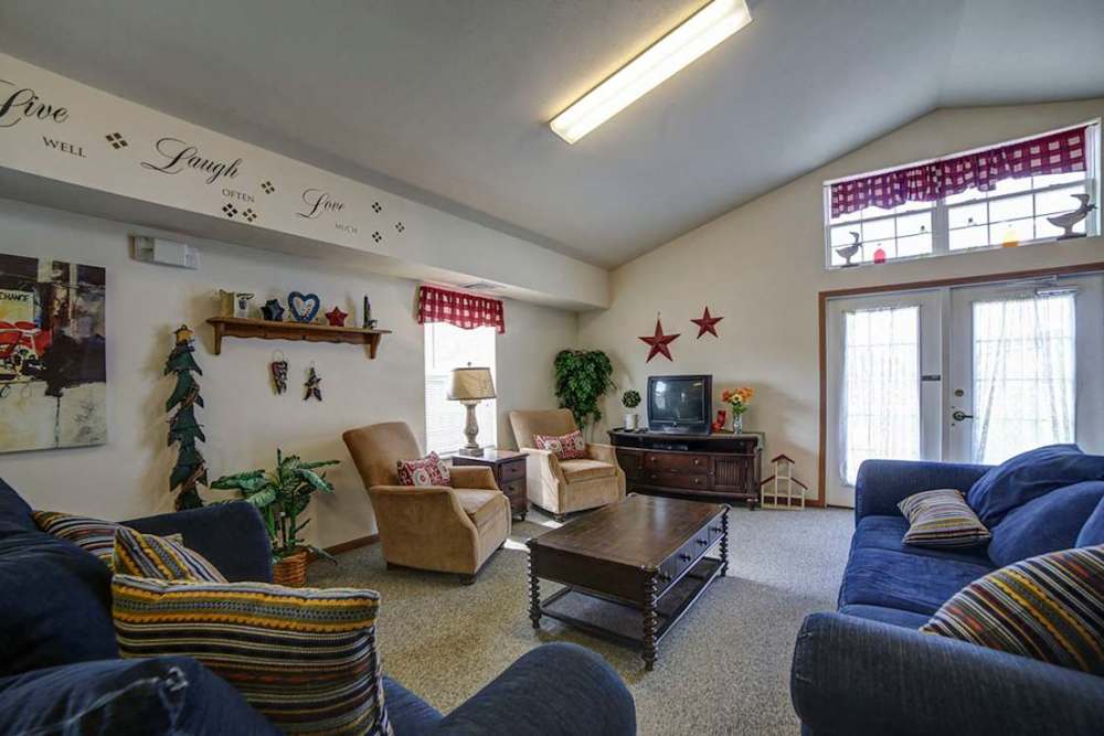 Community room with seating area, box television and large window at Raystown Crossing in Shippensburg, Pennsylvania