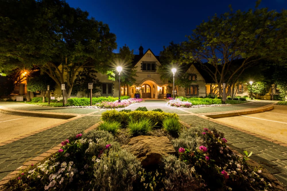 Floral feature in front of leasing office main entrance at Marquis at Waterview in Richardson, Texas