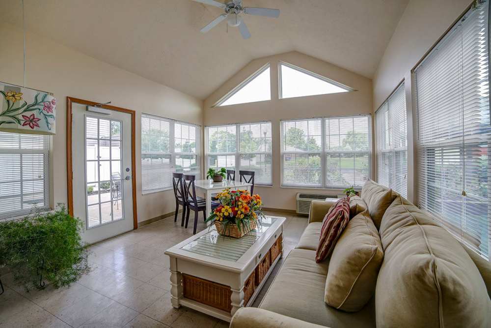 Lounge space in community room at Brentwood Greene in Kokomo, Indiana