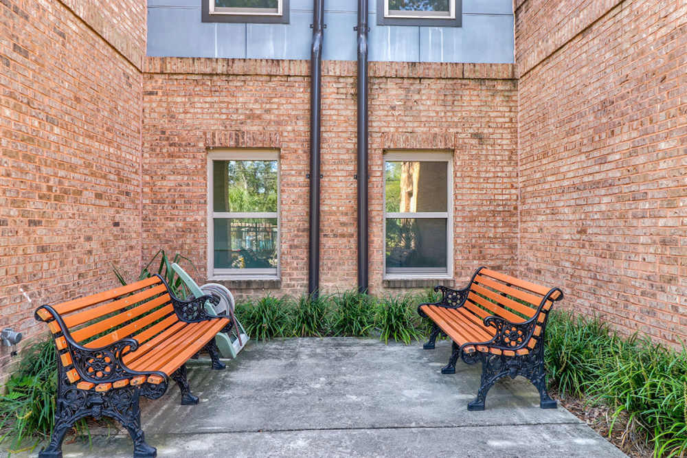 Outdoor seating area at Fellwood III in Savannah, Georgia