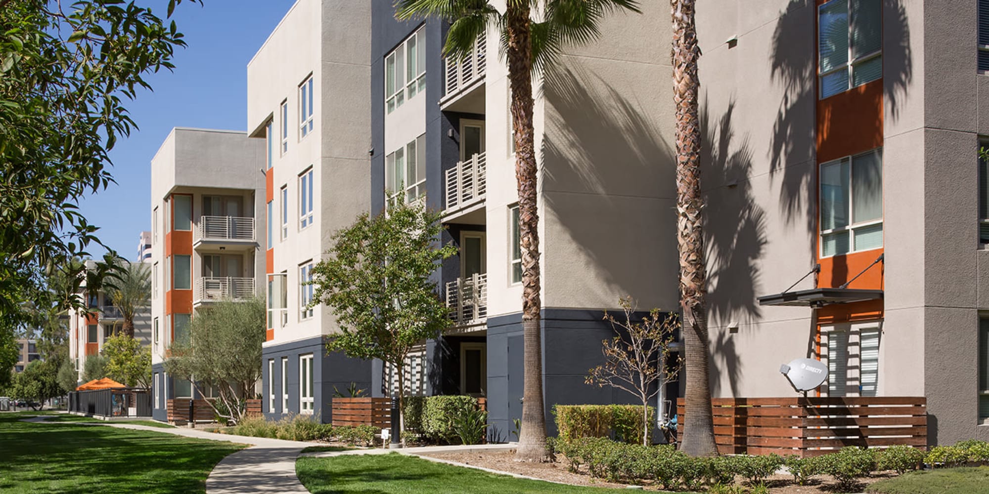 Apartments in Woodland Hills, California, at Sofi Warner Center
