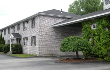 Hall Road, Sturbridge, MA Apartments | Sturbridge Meadows