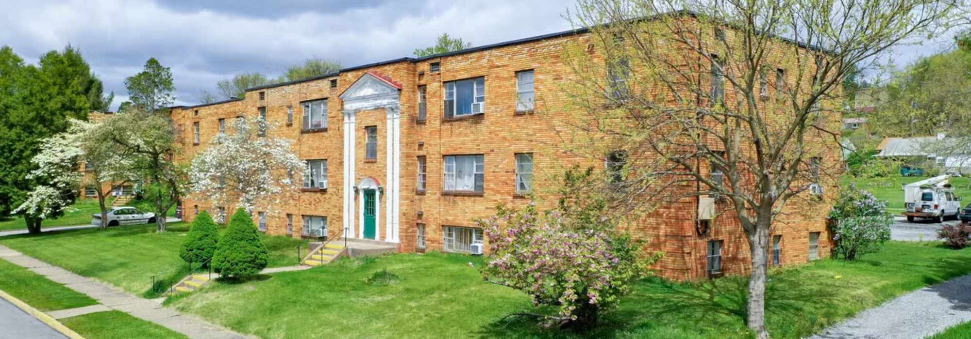 Exterior view of an apartment at Virginia Junction in Baden,Pennsylvania