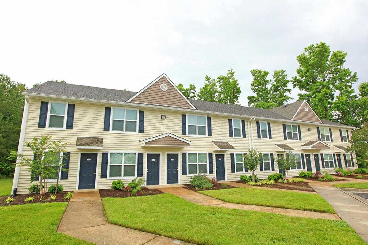 Exterior shot at Maplewood in Chesapeake, Virginia