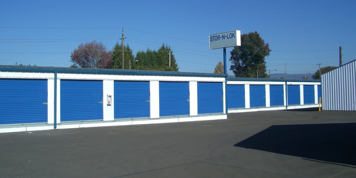 Wide driveway between storage units at Stor-N-Lok in Springfield, Oregon