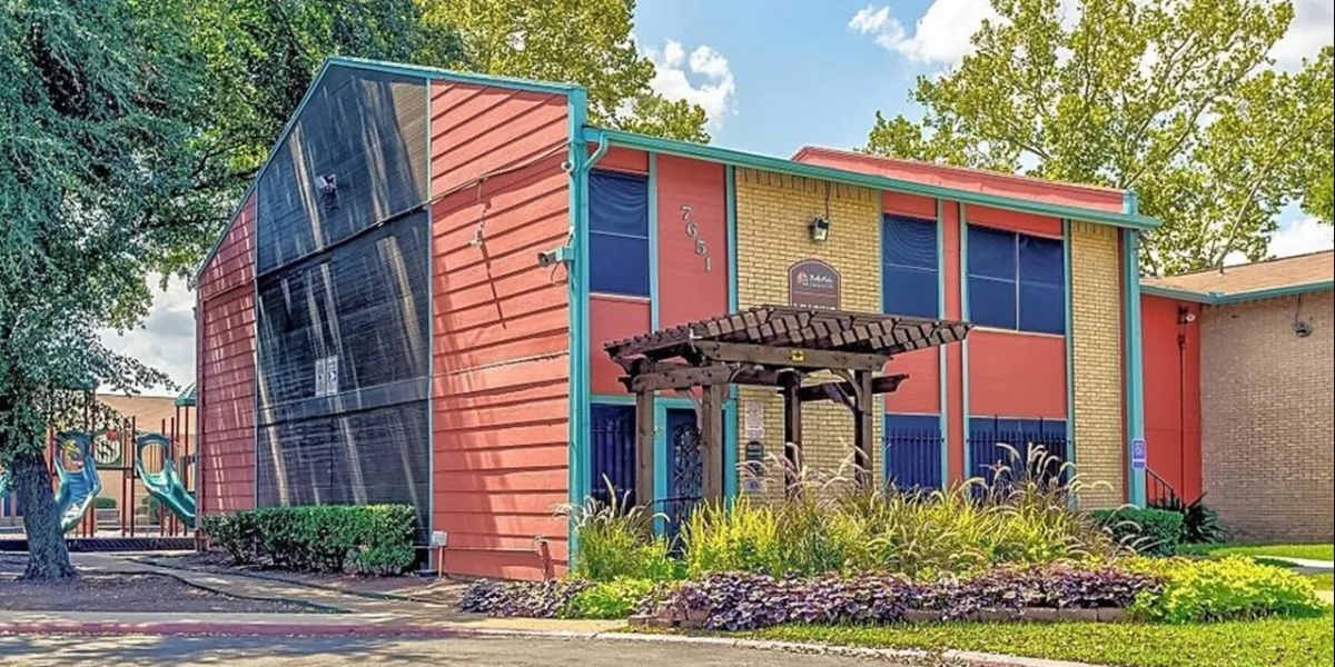 Apartments at Bella Vida in Dallas, Texas 