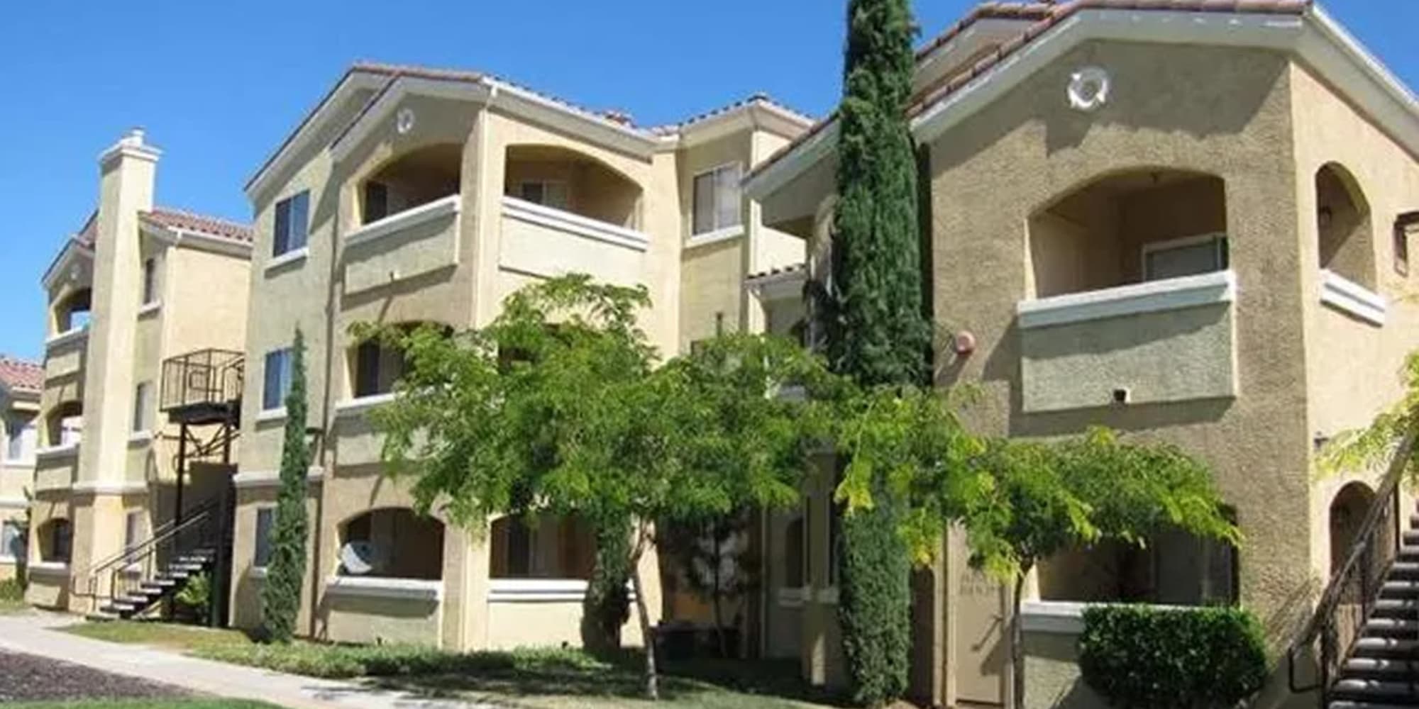 Exterior of Siena Villas Apartments in Elk Grove, California
