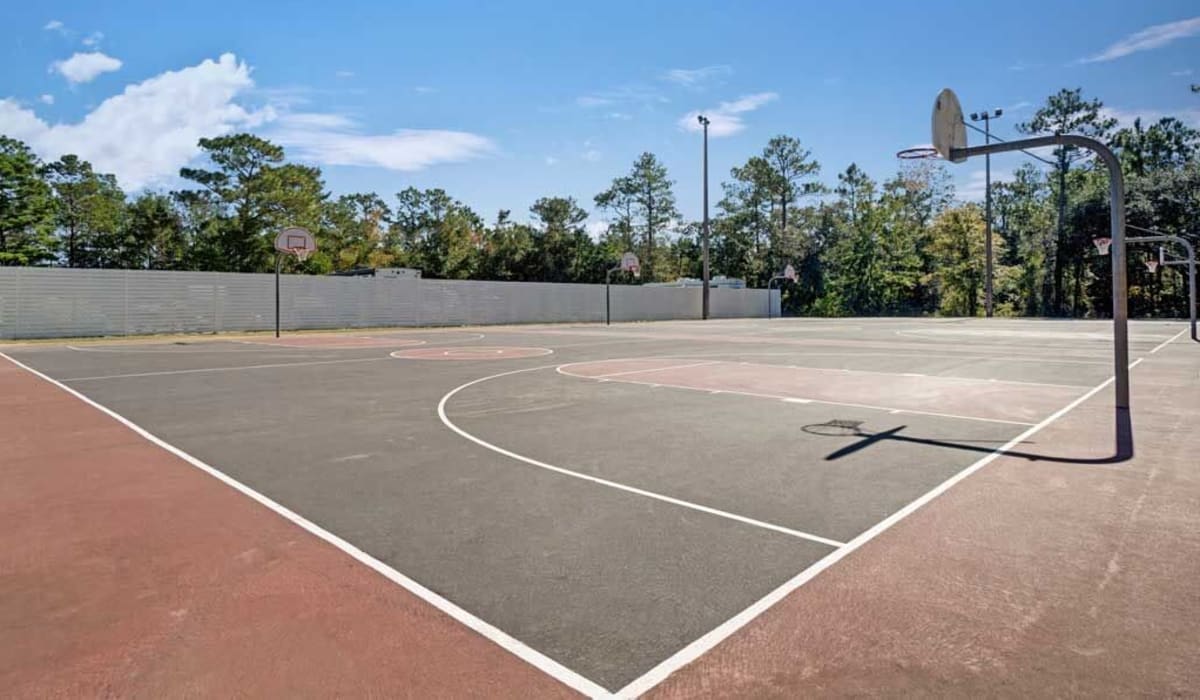 Basketball court at Estates at Palm Bay in Fort Walton Beach, Florida