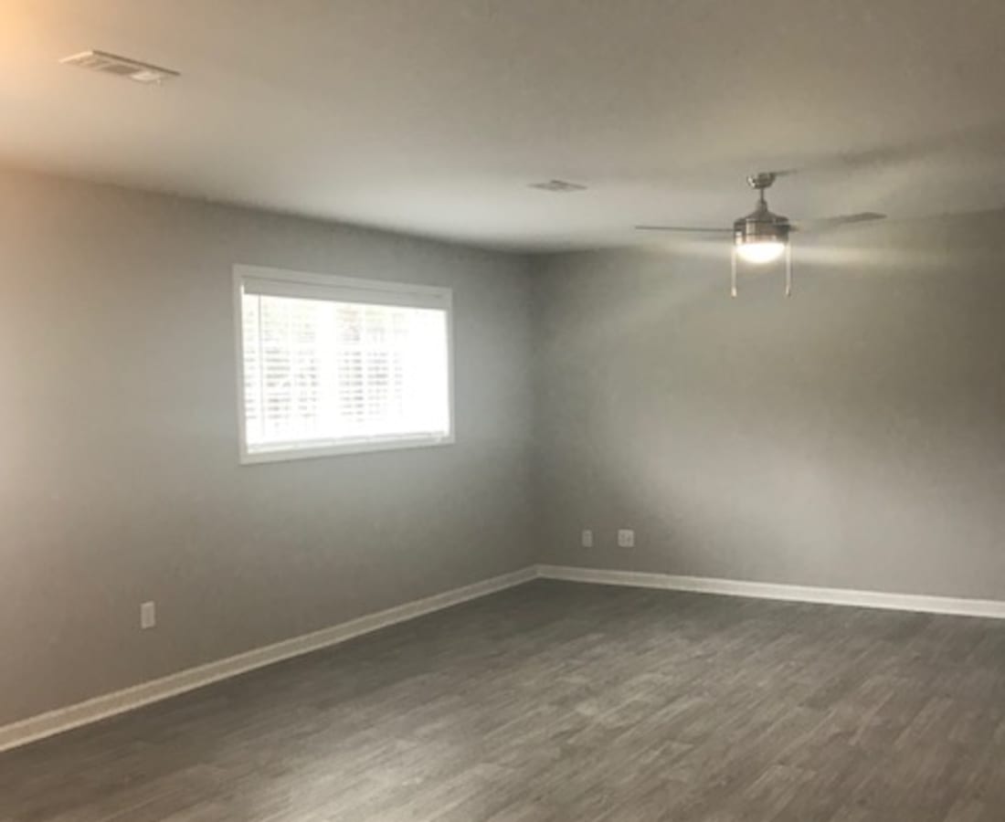 An apartment living room with a ceiling fan at Haven Hill Exchange in Atlanta, Georgia