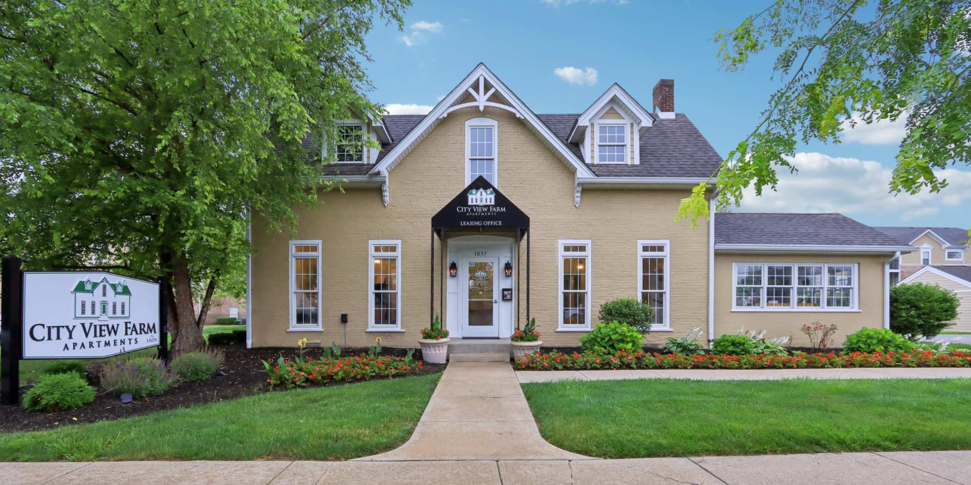 Exterior view of the building at City View Farm Apartments in Franklin, Indiana