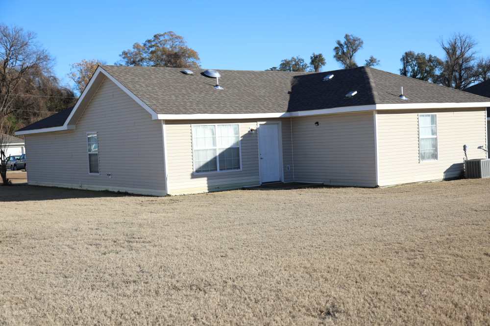 Apartment exterior at Arrington Estates of Clarksdale in Clarksdale, Mississippi