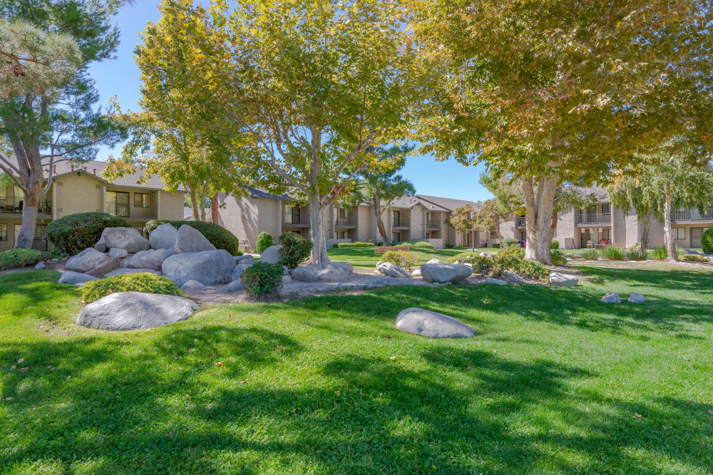 Green Space at Sunset Ridge Apartments in Lancaster, California