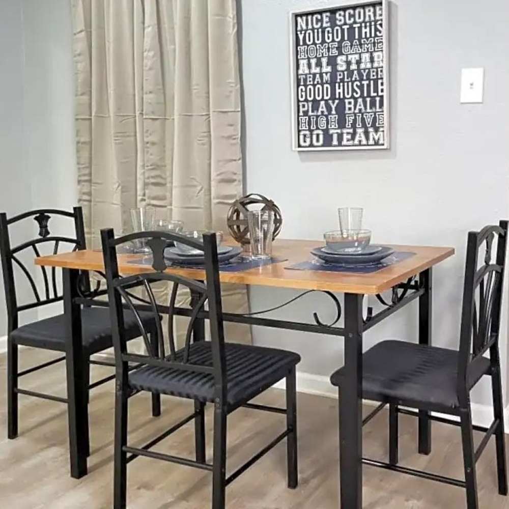 Dining space at Eban Village Apartments in Dallas,Texas