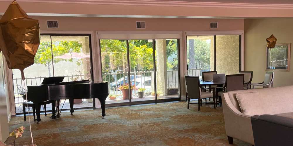 Social room at Savant of Santa Monica in Santa Monica, California