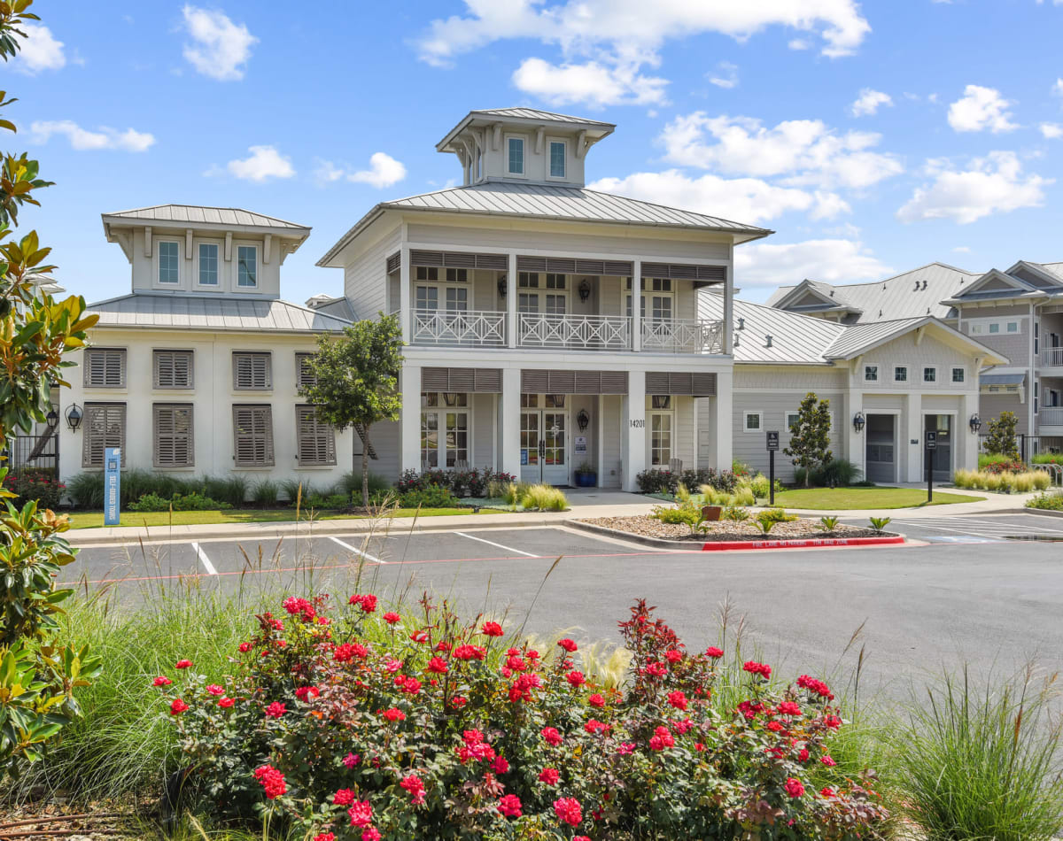 Apartments at Lantower Edgewater in Pflugerville, Texas