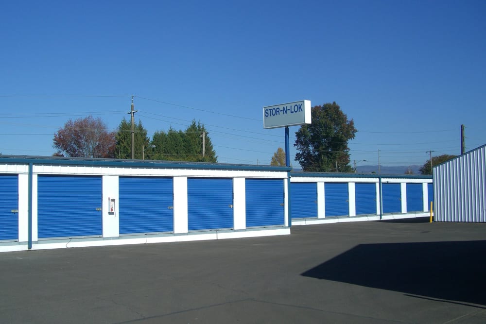 Wide driveway between storage units at Stor-N-Lok in Springfield, Oregon