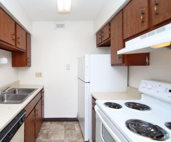 Kitchen with wooden cabinets at Towne Oaks in Baton Rouge, Louisiana