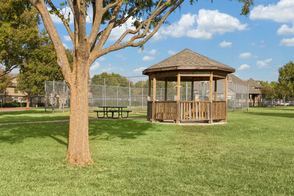 Gazebo and picnic area of apartments at Lansbourough in Houston, Texas
