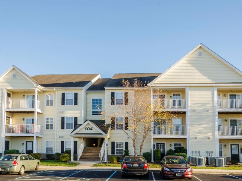 Exterior view of balconies at Cannon Mills in Dover, DE