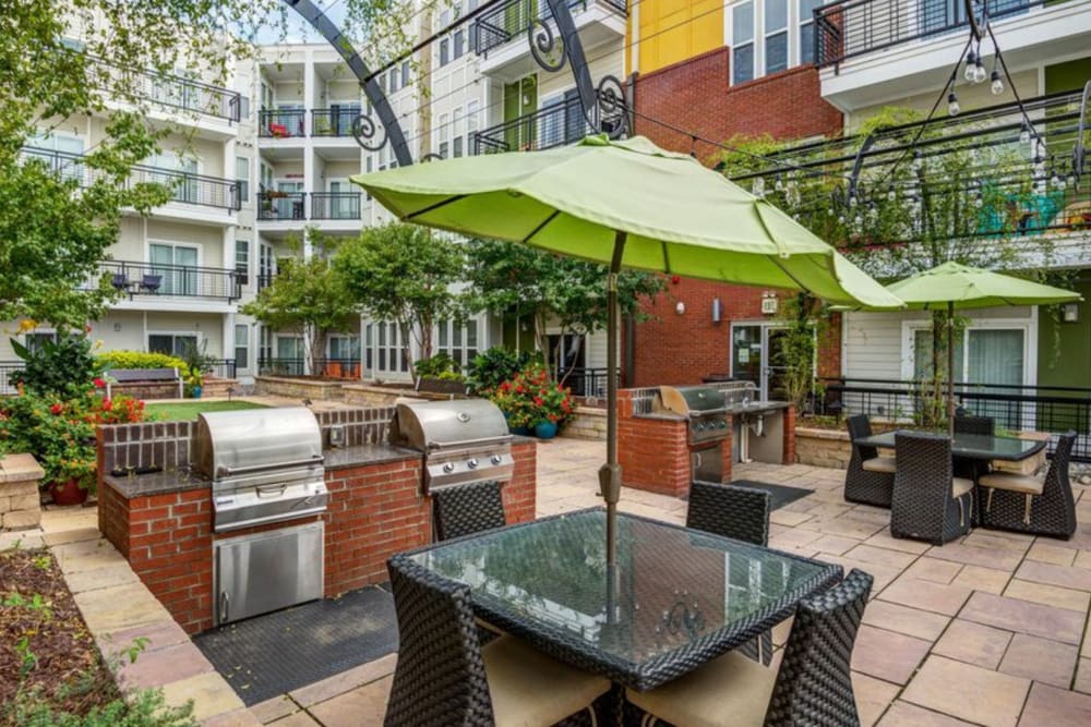 Picnic area and grilling station in the courtyard at 927 West Morgan in Raleigh, North Carolina